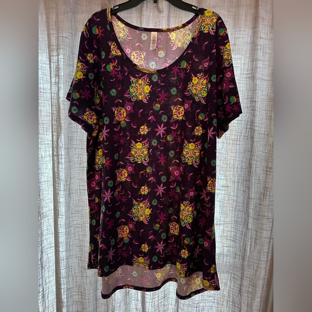Womens Lularoe classic tee 2XL